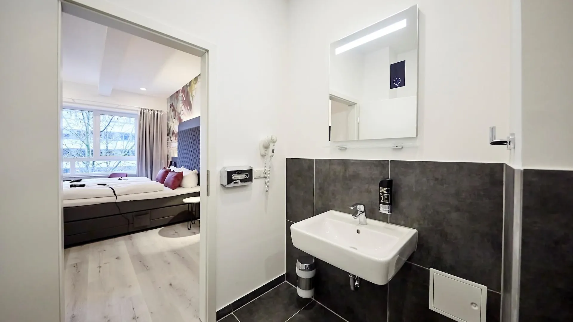 Smarty Cologne Dom Hotel - Boardinghouse - Kontaktloser Self Check-In