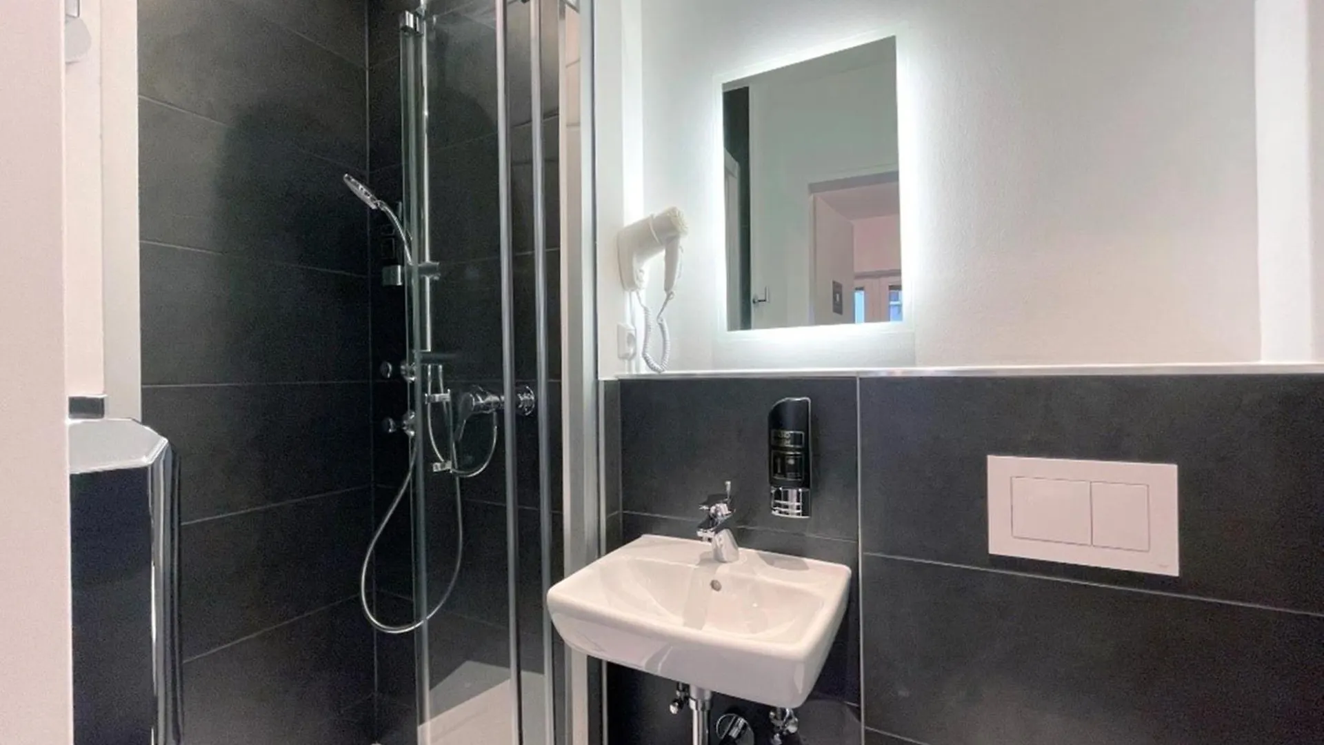 Smarty Cologne Dom Hotel - Boardinghouse - Kontaktloser Self Check-In 3*,