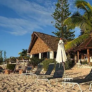 fernandez-bay-village.comcaribbean.com/