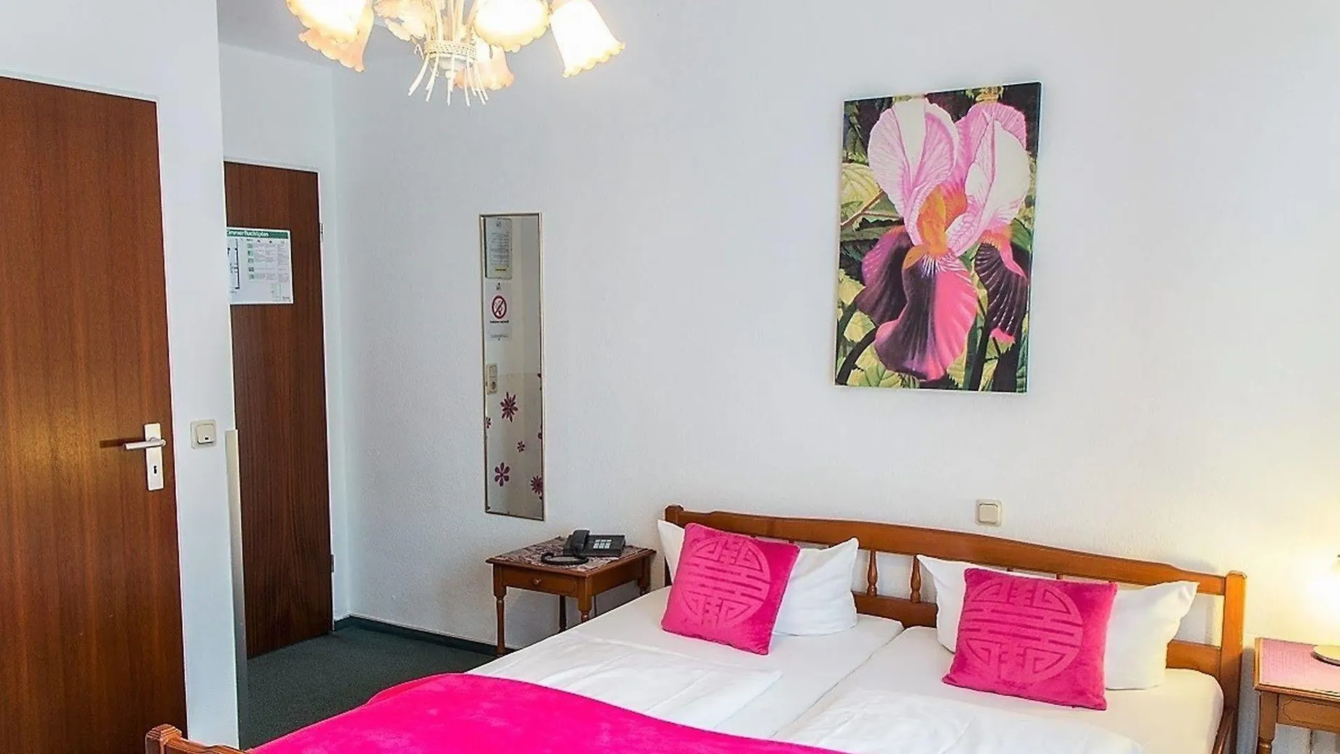 Smarty Cologne Dom Hotel - Boardinghouse - Kontaktloser Self Check-In